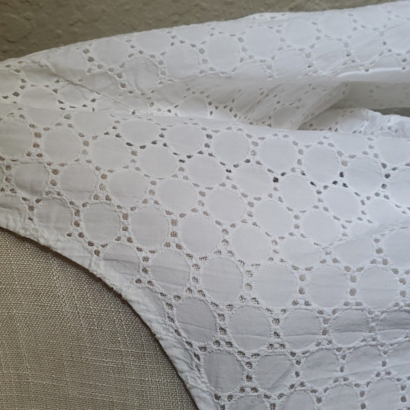 Eyelet tunic - Picture 2 of 5